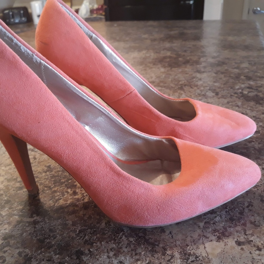 Pink velvet pumps